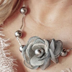 Piqué Pearl Necklace